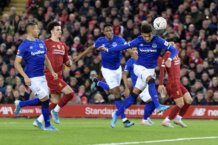 球员抢断后反击一条龙